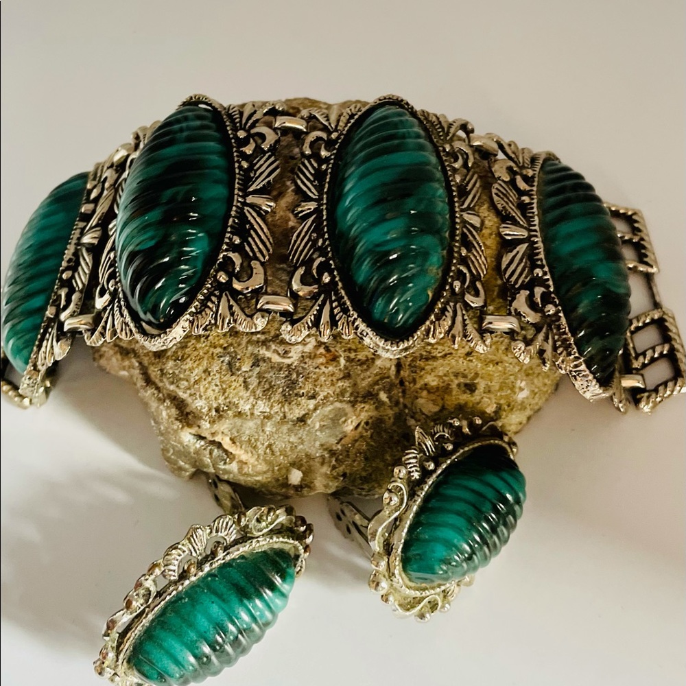 VTG Unsigned SELRO Huge Bracelet & Clip Earrings